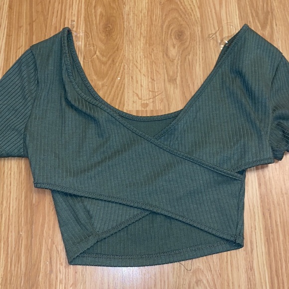 Green criss cross shirt - Picture 2 of 3